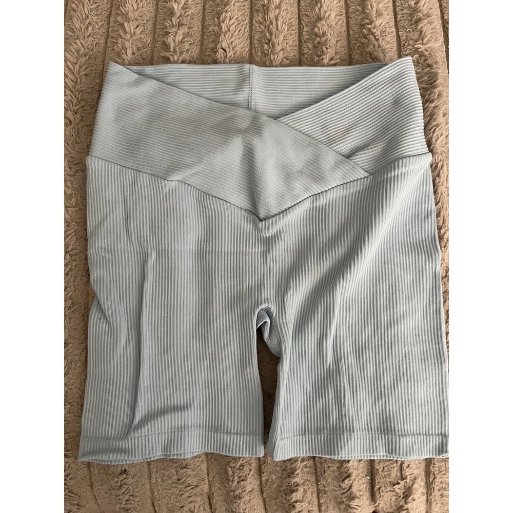 No Boundaries Light Blue Ribbed Crossover V-Waist Biker Shorts Women Large 11-13